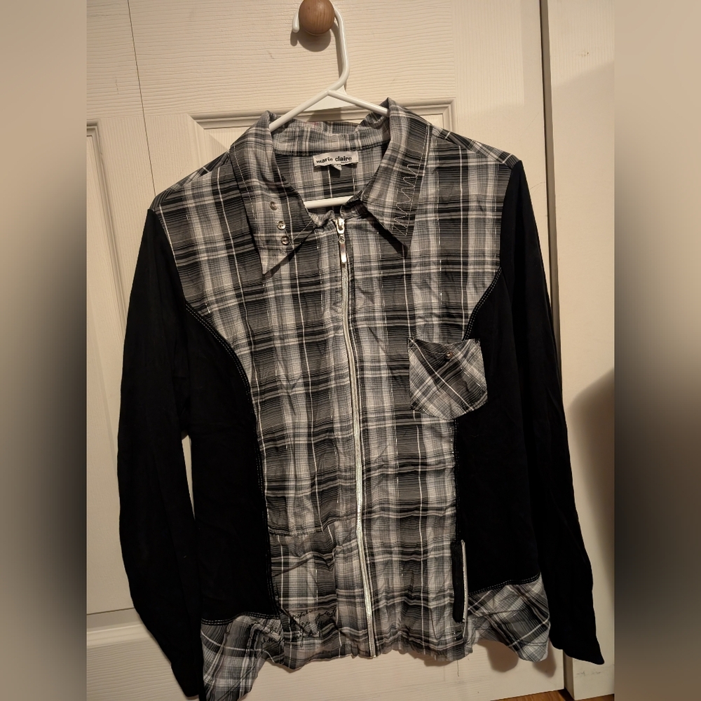 Black and Gray Plaid Zip-Up Shirt